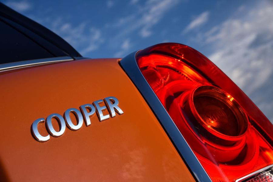 Логотип Mini Cooper Countryman 2017 года  (ZA) (фото 27 из 40)